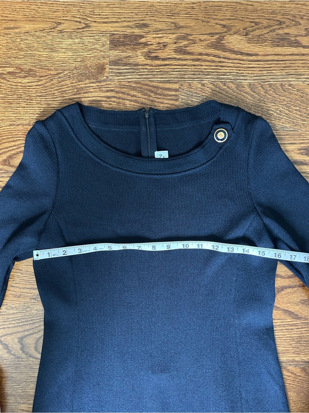 ST. JOHN Collection Scoop Neck Sheath Dress Size 6 Caviar Black Santana Knit USA - Picture 4 of 6